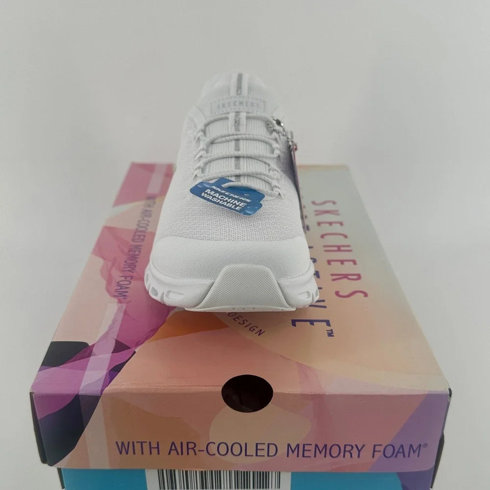 Skechers Glide-Step Resilience Womens 6.5 White Wide Fit Lightweight Sneaker NEW
